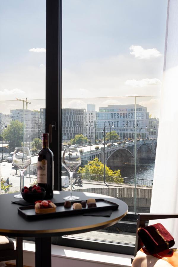 Howard Sur Seine - Asnieres Paris La Defense Bagian luar foto