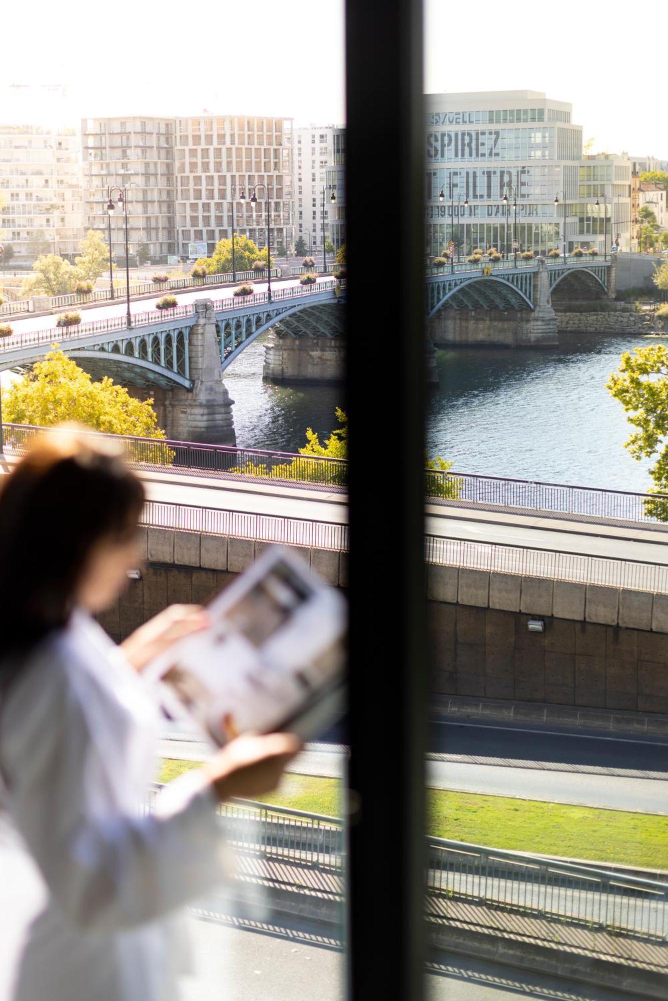 Howard Sur Seine - Asnieres Paris La Defense Ruang foto